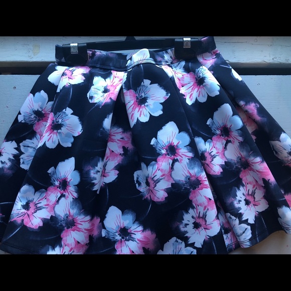 Girls floral skirt - Picture 1 of 2